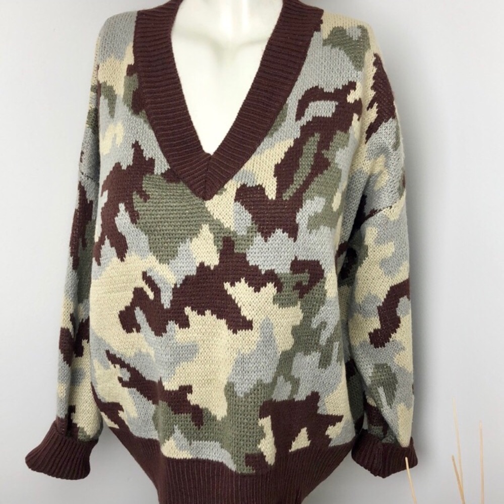 Debut Brown Camouflage Print Oversized V-Neck Pullover Sweater Size M/L